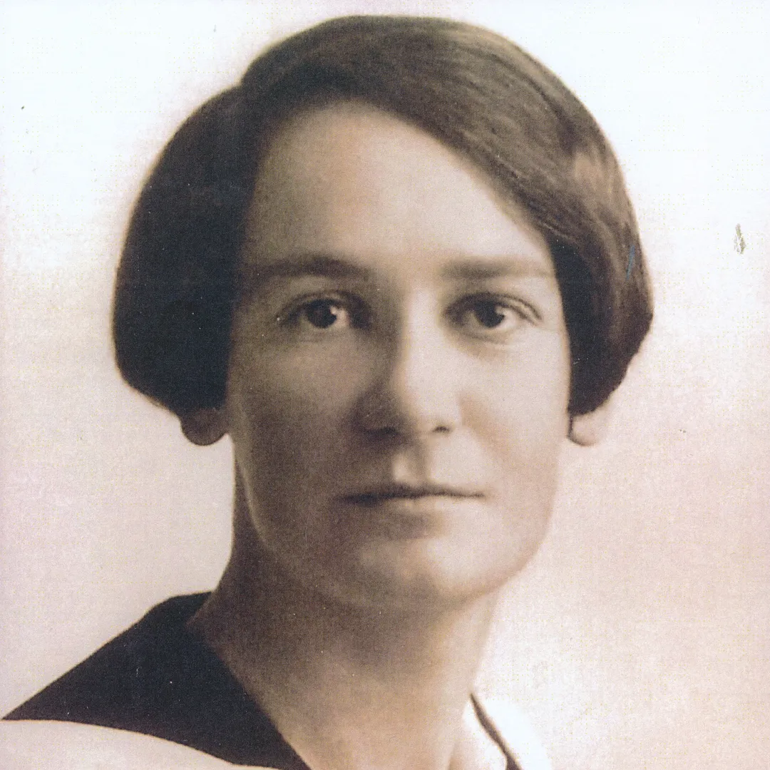 1928-uq-graduate