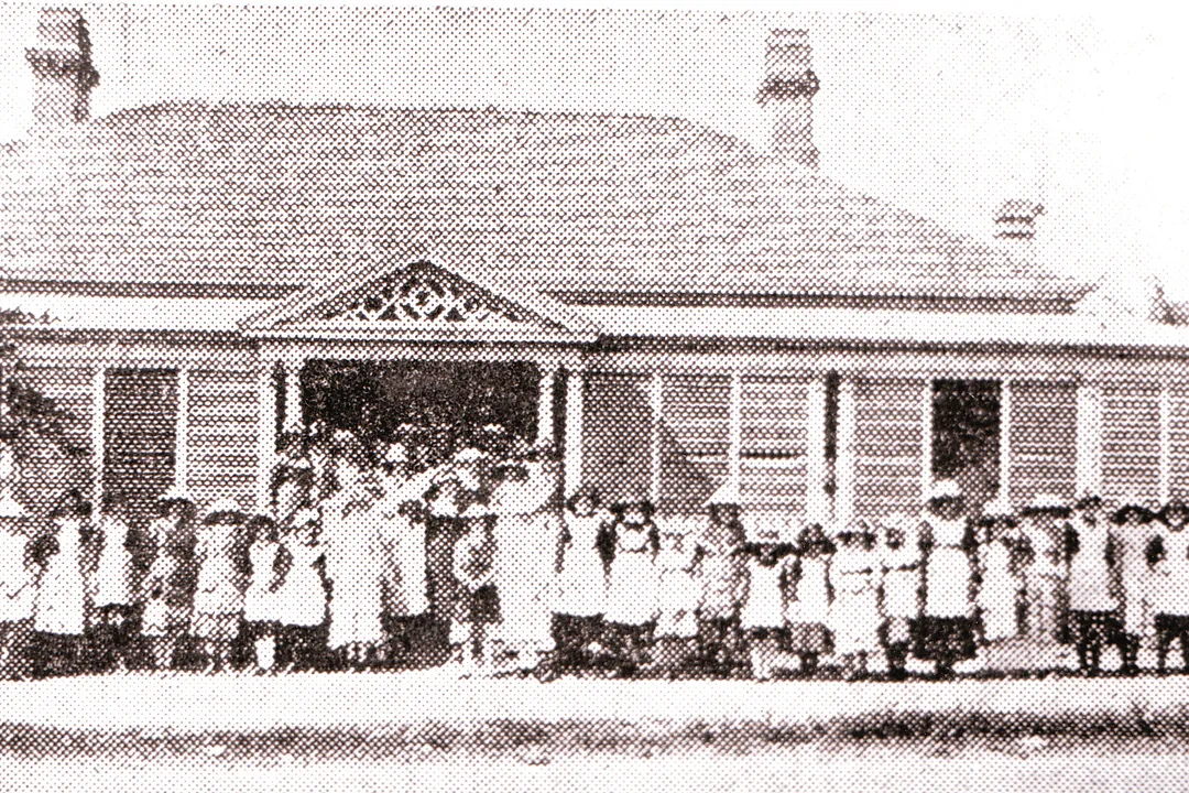 1883-school-in-douglas-house-wickham-terrace-2003000013_1