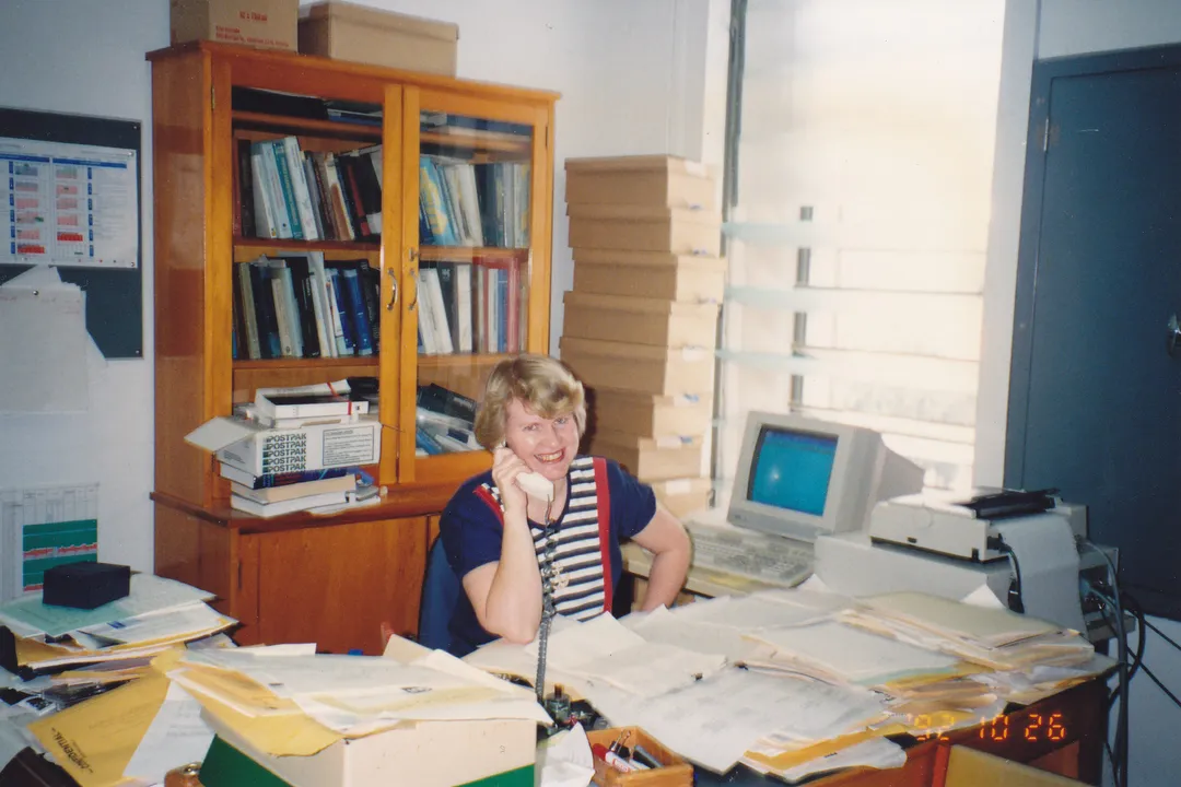 macgillivray-messy-desk_1992