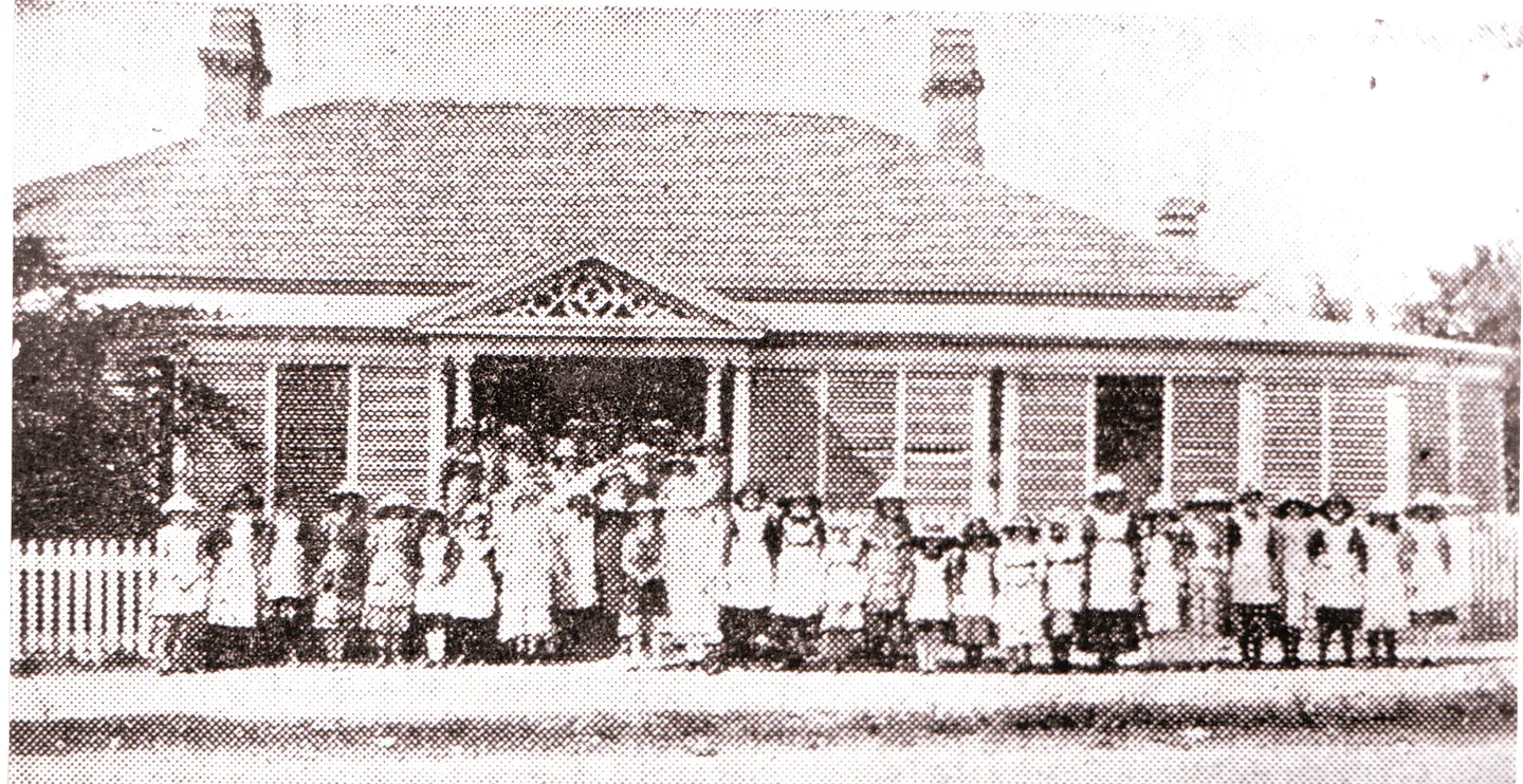 1883-school-in-douglas-house-wickham-terrace-2003000013_1