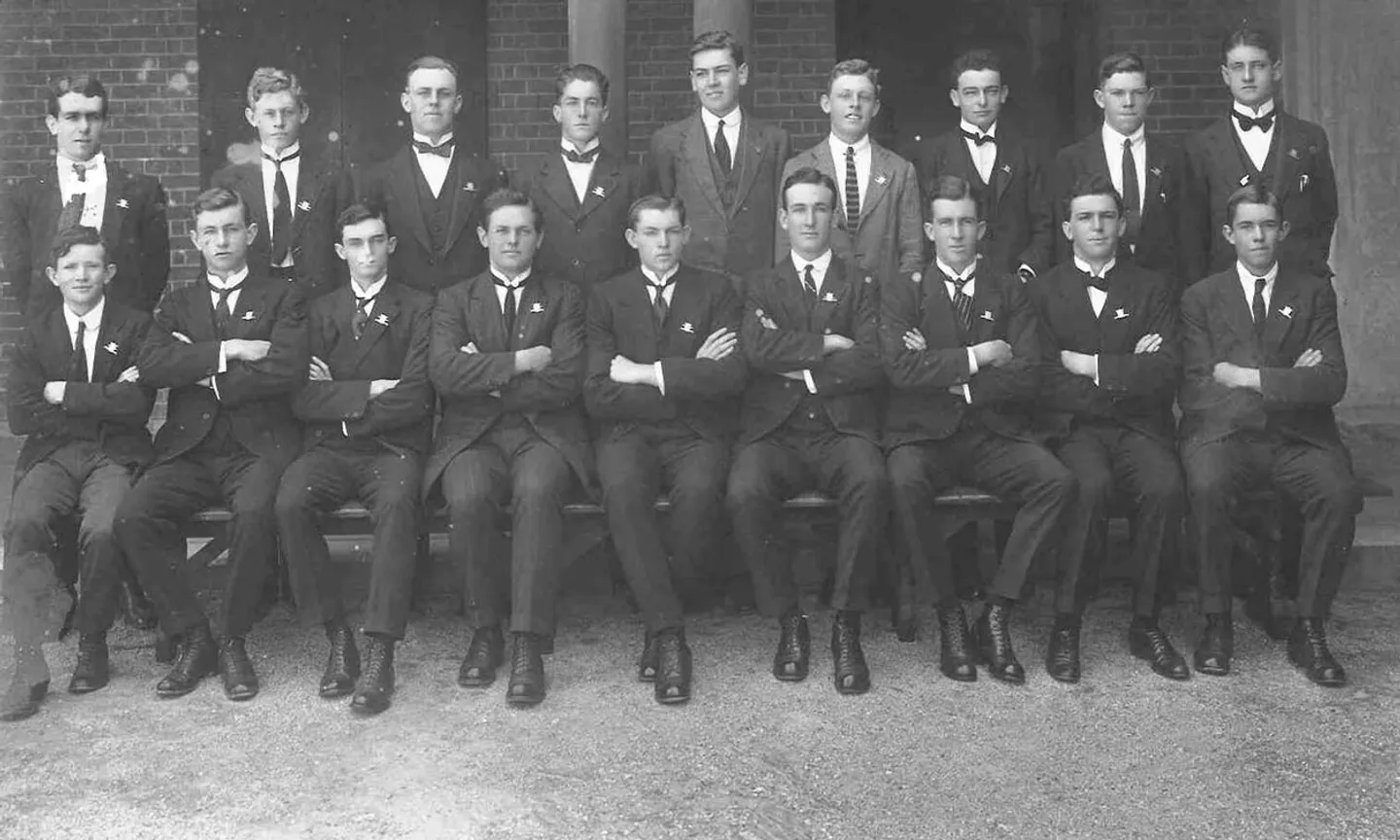 1917-bgs-sixth-form-wearing-school-badges-with-and-without-bars