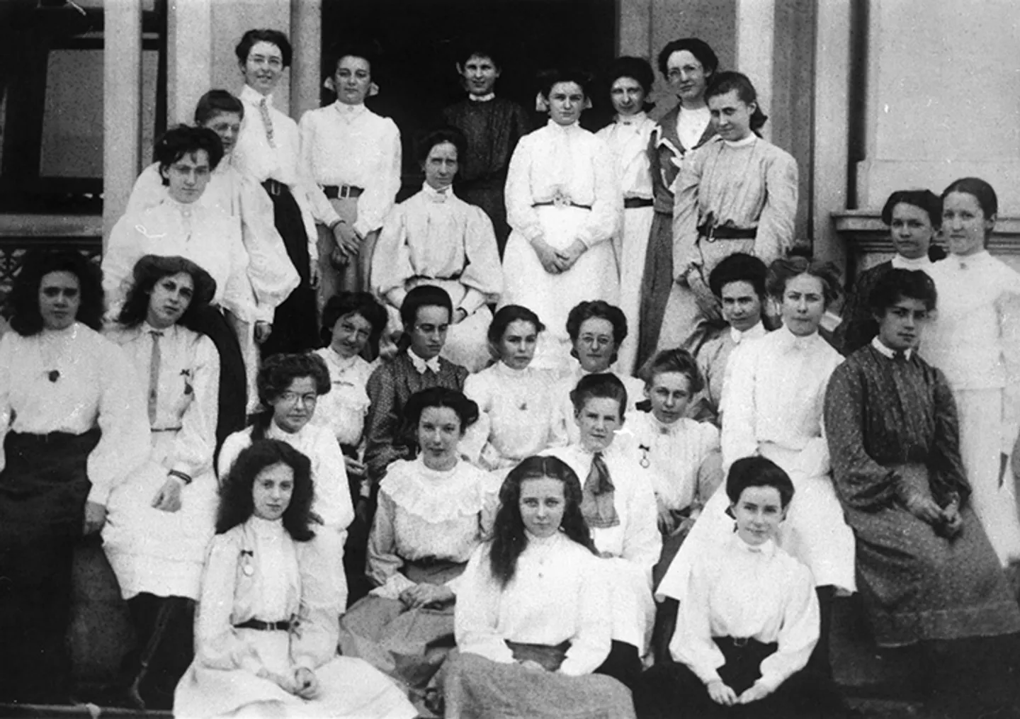 1917-students-with-principal-annie-mackay-badges-displayed-tile